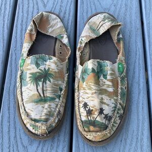 Sanuk Hawaiian Slip Ons